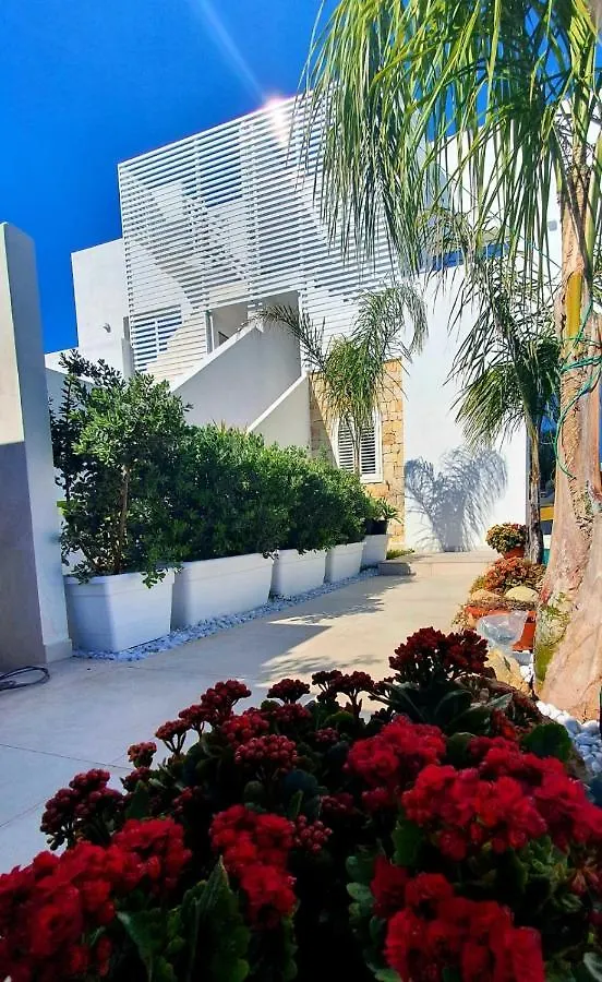 La Perla Di Marzamemi Villa 0*,