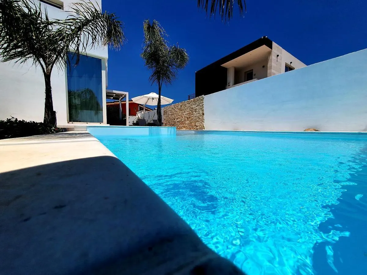 La Perla Di Marzamemi Villa 0*,